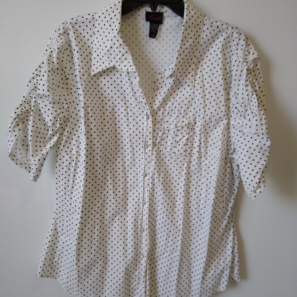 TORRID BUTTON UP PUFF SLEEVES POLKA DOT
